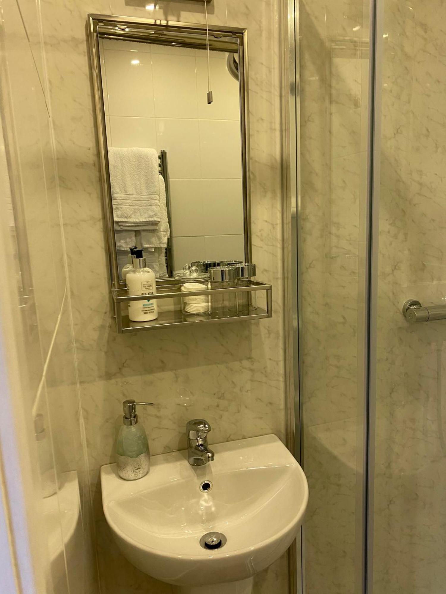 Creag Dubh Bed & Breakfast カイル・オブ・ロカルシュ エクステリア 写真
