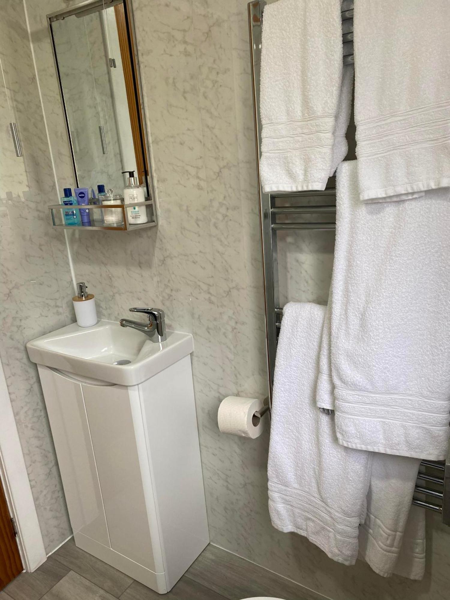Creag Dubh Bed & Breakfast カイル・オブ・ロカルシュ エクステリア 写真